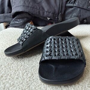 Black Kāmola Women’s Woven Slide Sandals